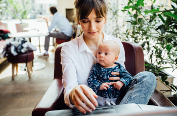 Reprendre le travail après son congé maternité et poursuivre l’allaitement